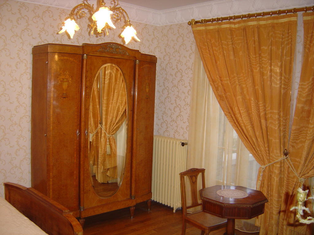 Le Terrondou Hotel Vic-sur-Cère Szoba fotó
