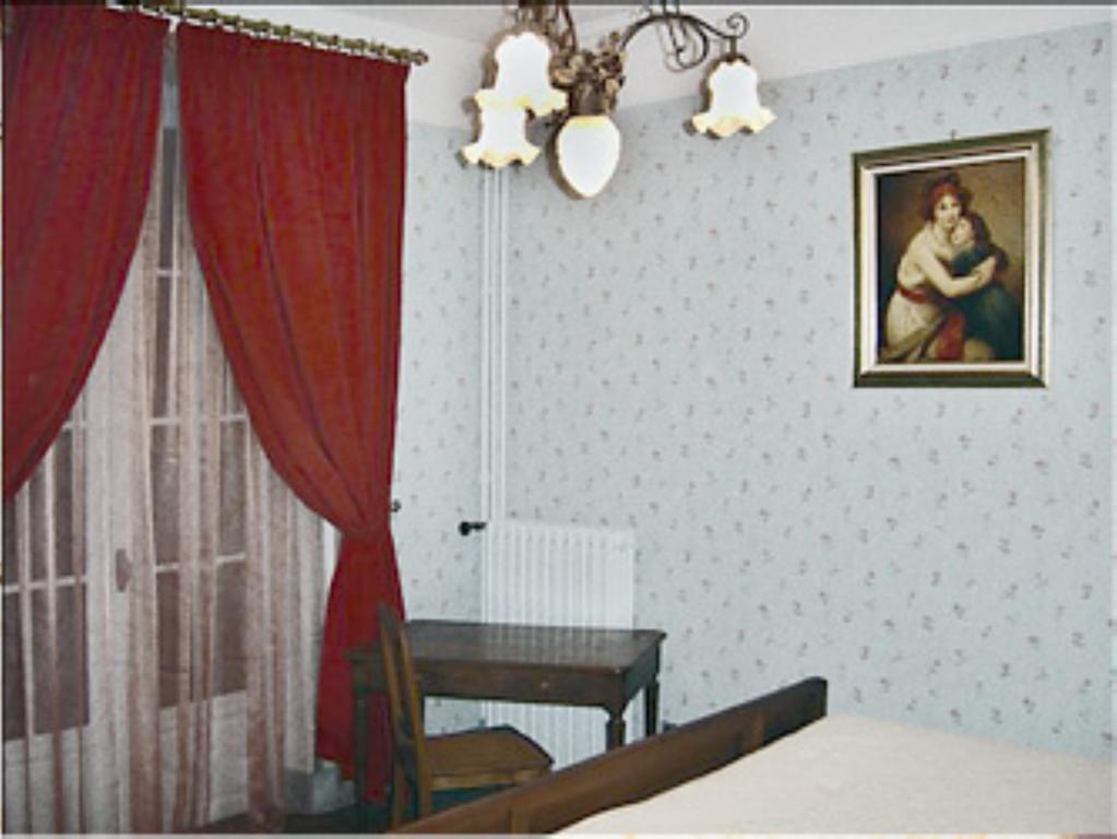 Le Terrondou Hotel Vic-sur-Cère Szoba fotó
